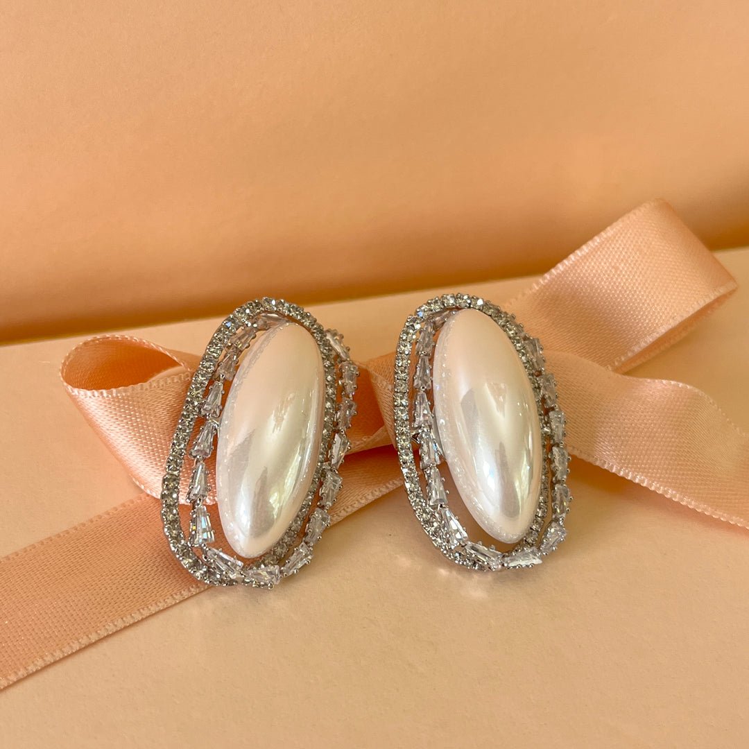 Zircone and white pearls white gold plated oval studs