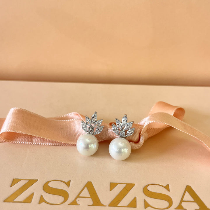 Marquise zircone and white pearls white gold plated studs