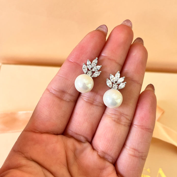 Marquise zircone and white pearls white gold plated studs