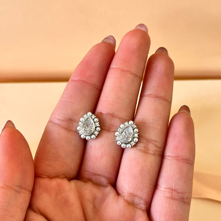 Teardrop zircone and white pearls white gold plated studs