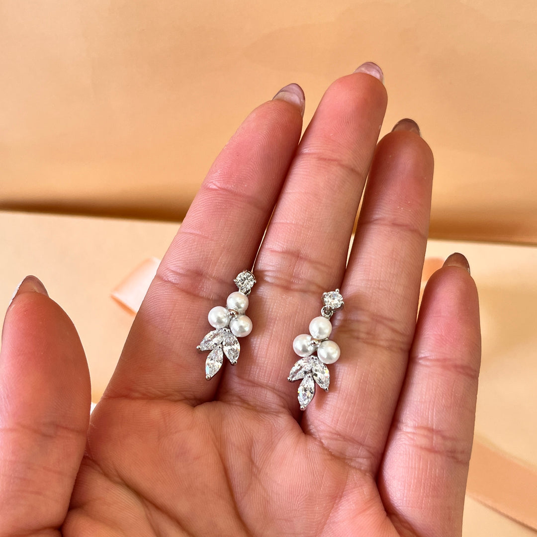 Marquise zircone and white pearls white gold plated earrings