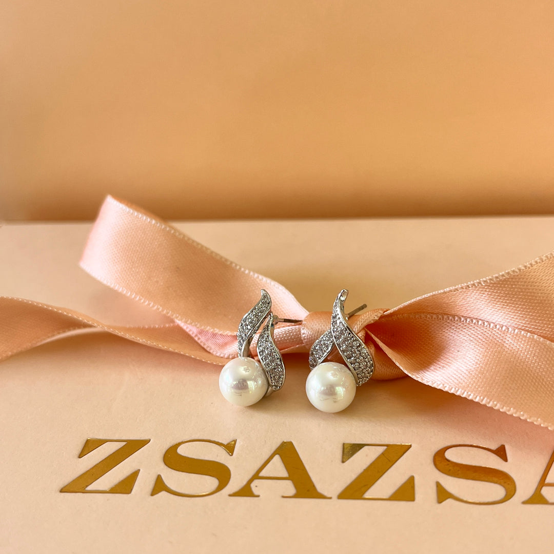 Zircone and white pearls white gold plated studs