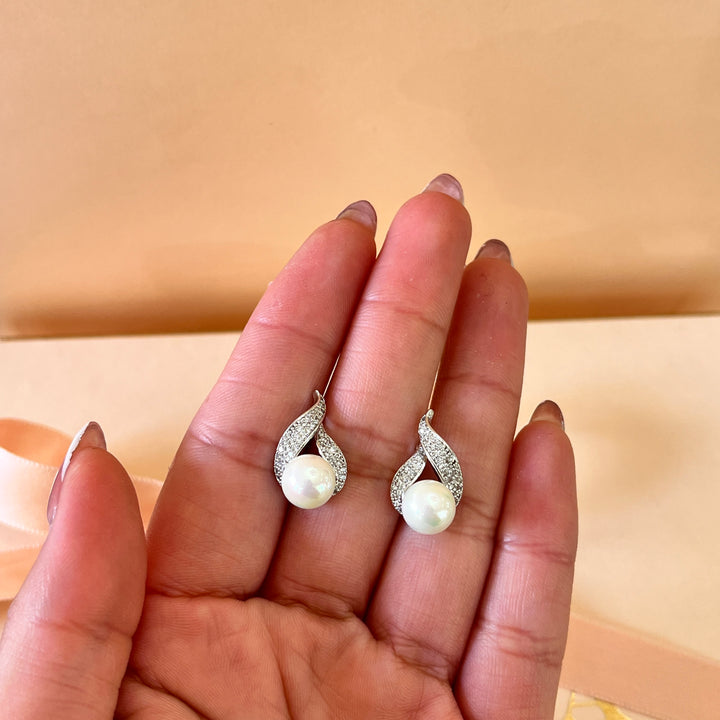 Zircone and white pearls white gold plated studs