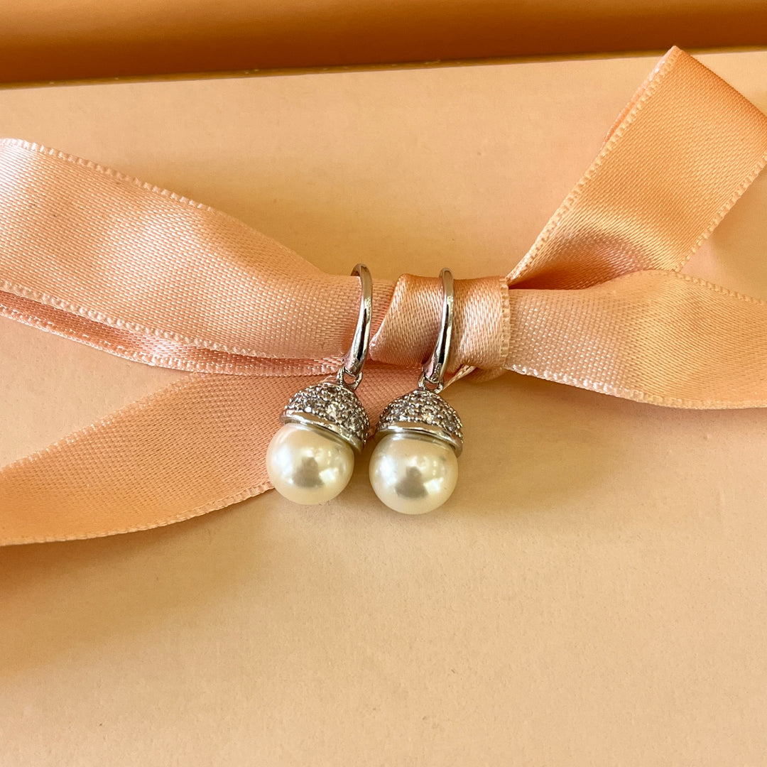 Zircone and ivory pearls white gold plated hooks