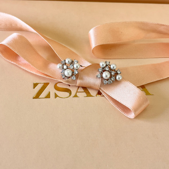 Zircone and white pearls white gold plated set