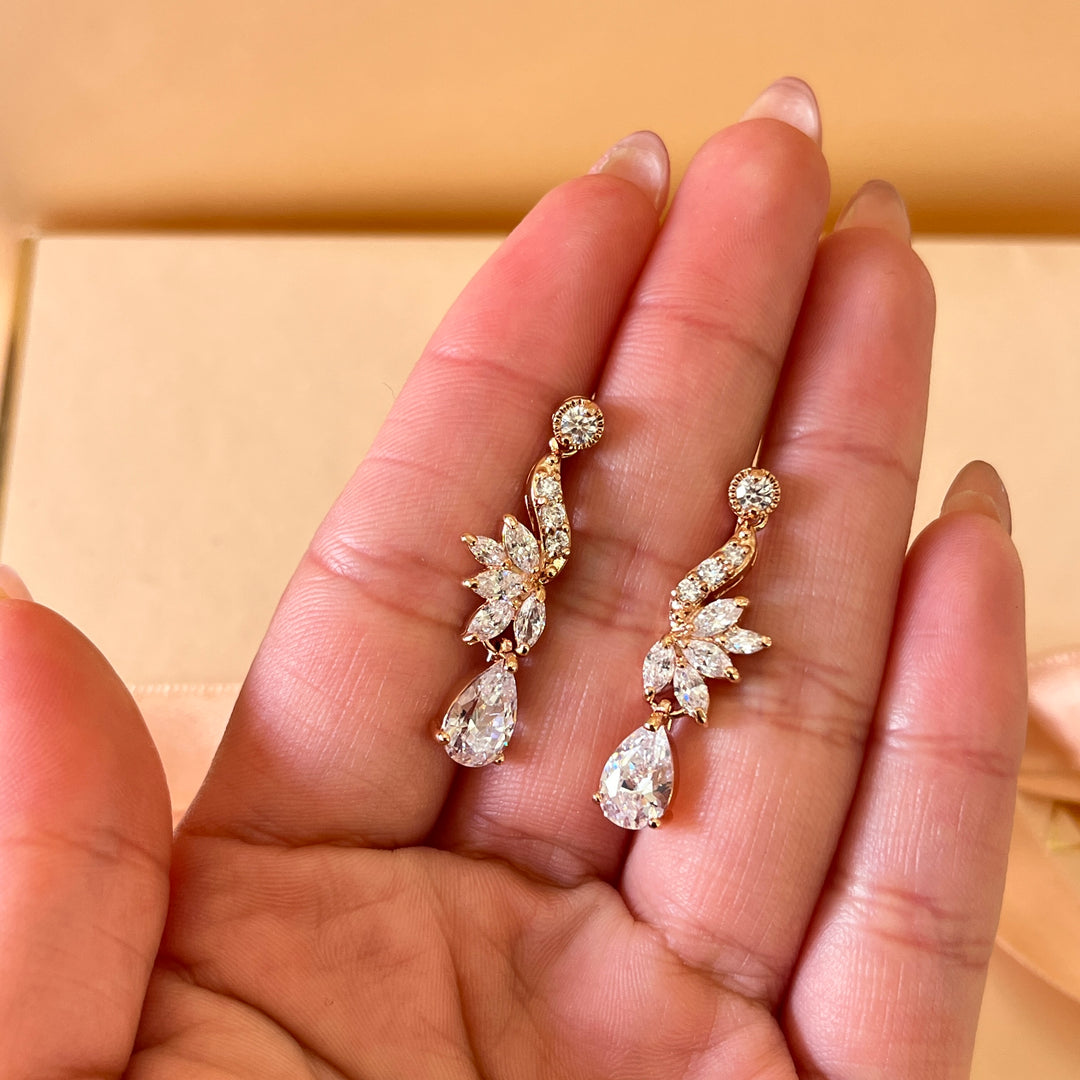 Teardrop and marquise zircone rose gold plated earrings and bracelet