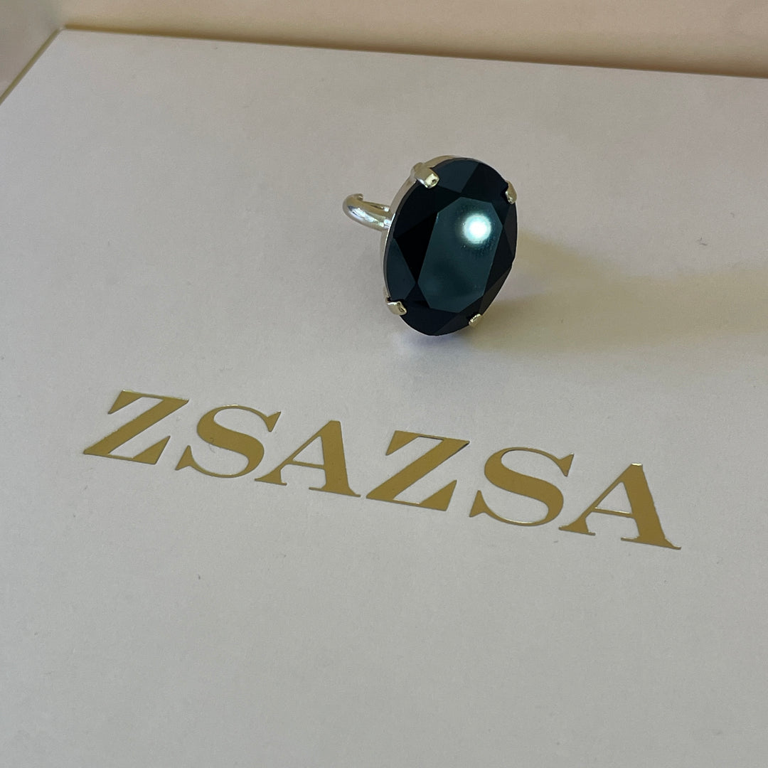 Preciosa crystal larger oval black with gold plated ring