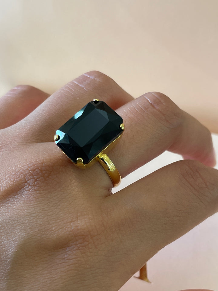 Preciosa crystal rectangle black with gold plated ring