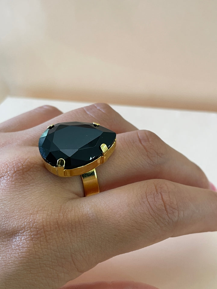 Preciosa crystal larger teardrop black with gold plated ring