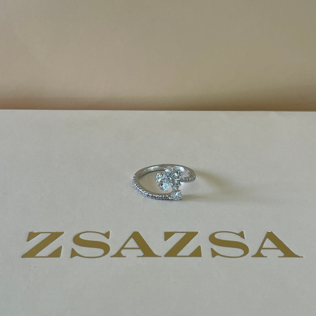 Zircone flower twisted ring in white gold plating