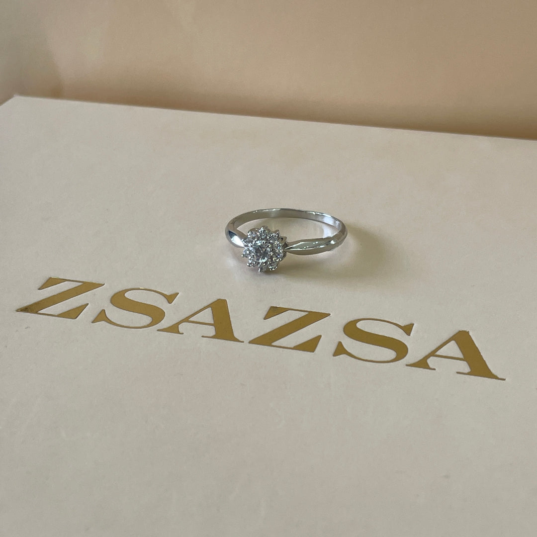 Zircone classic flower ring in white gold plating