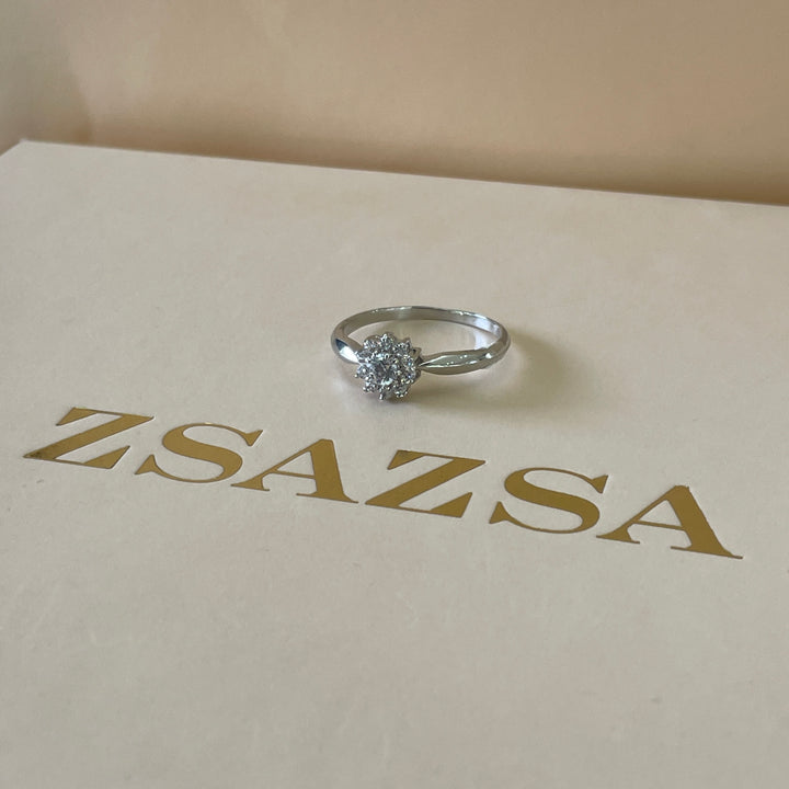 Zircone classic flower ring in white gold plating