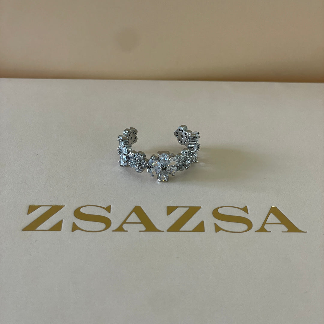 Zircone flower ring band in white gold plating