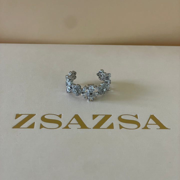 Zircone flower ring band in white gold plating