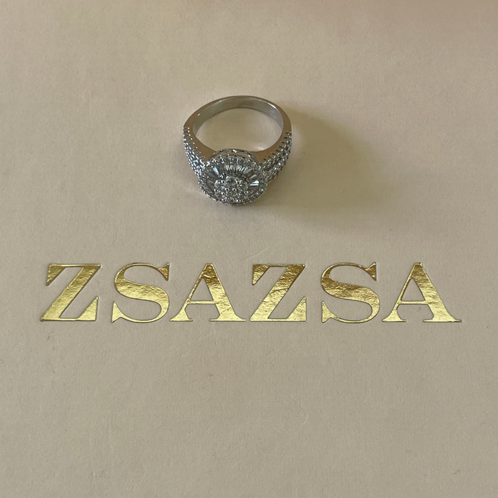 Zircone round flower ring in white gold plating