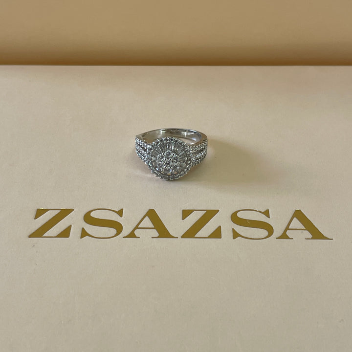 Zircone round flower ring in white gold plating