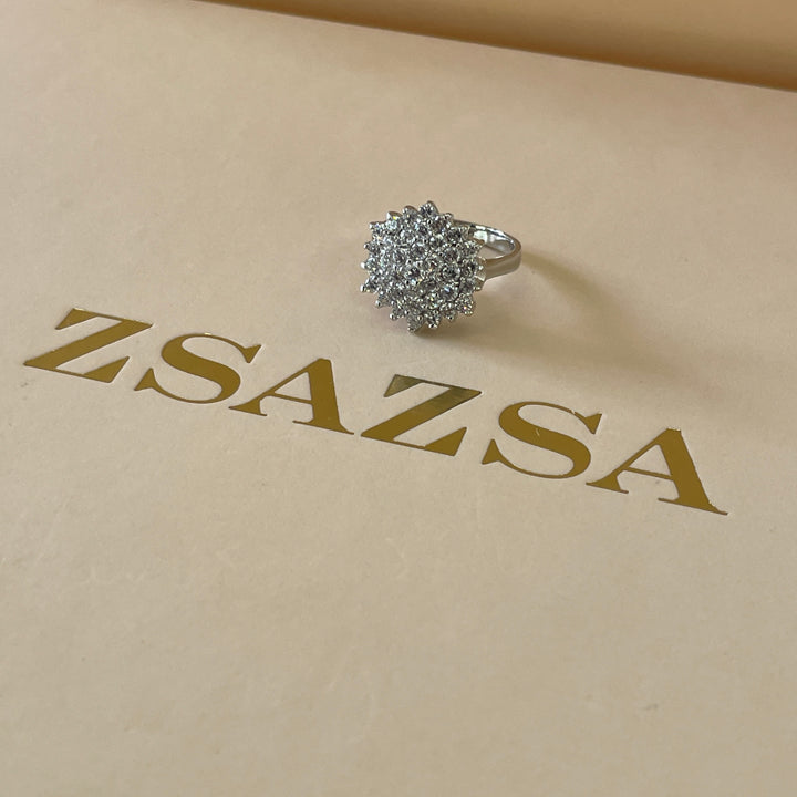 Zircone Statement flower ring in white gold plating