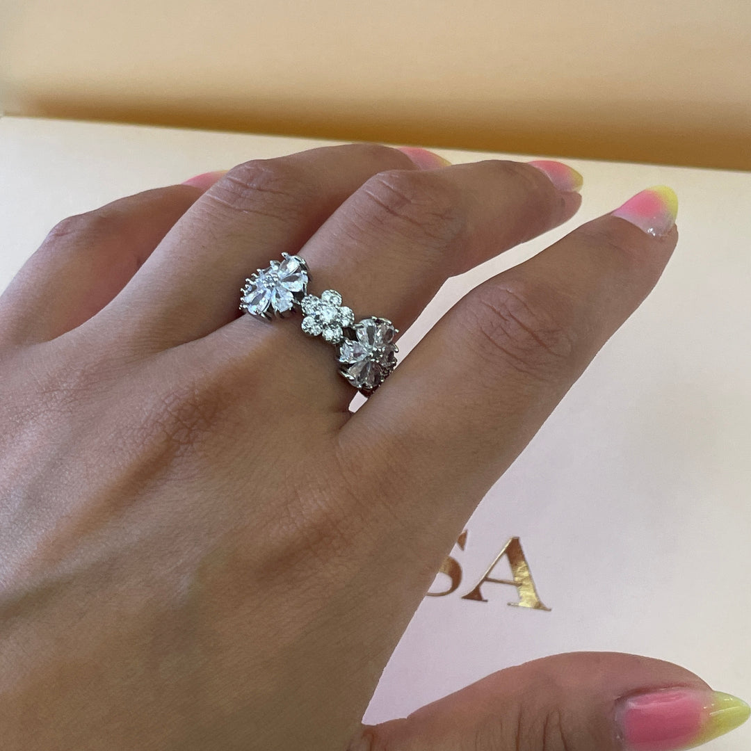 Zircone flower ring band in white gold plating