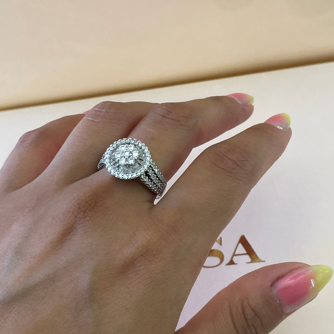 Zircone round flower ring in white gold plating