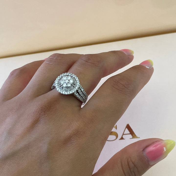 Zircone round flower ring in white gold plating