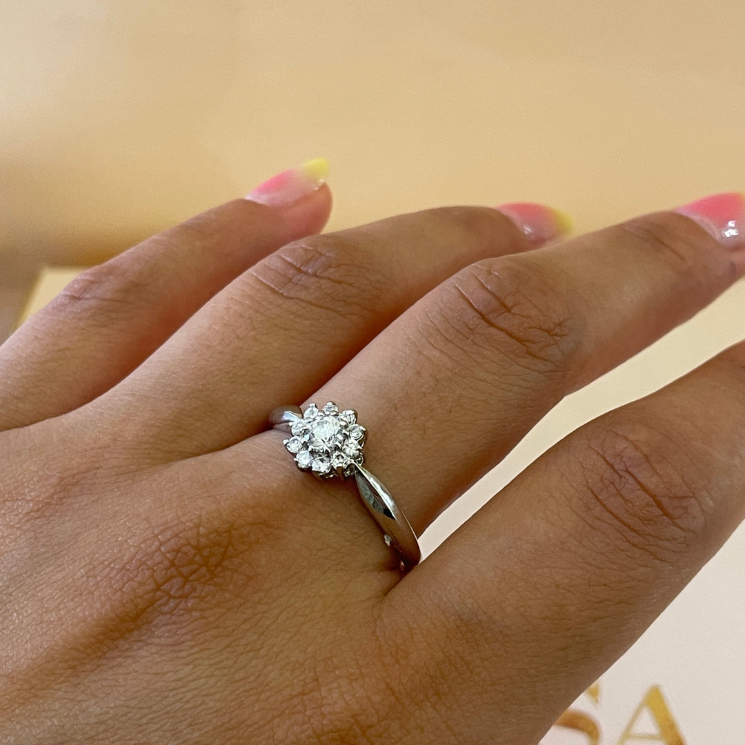 Zircone classic flower ring in white gold plating