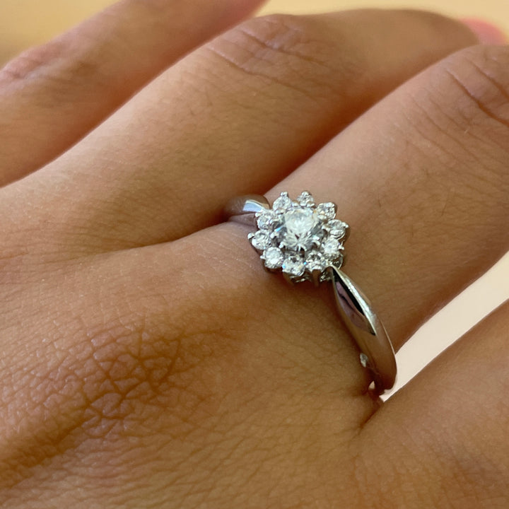 Zircone classic flower ring in white gold plating