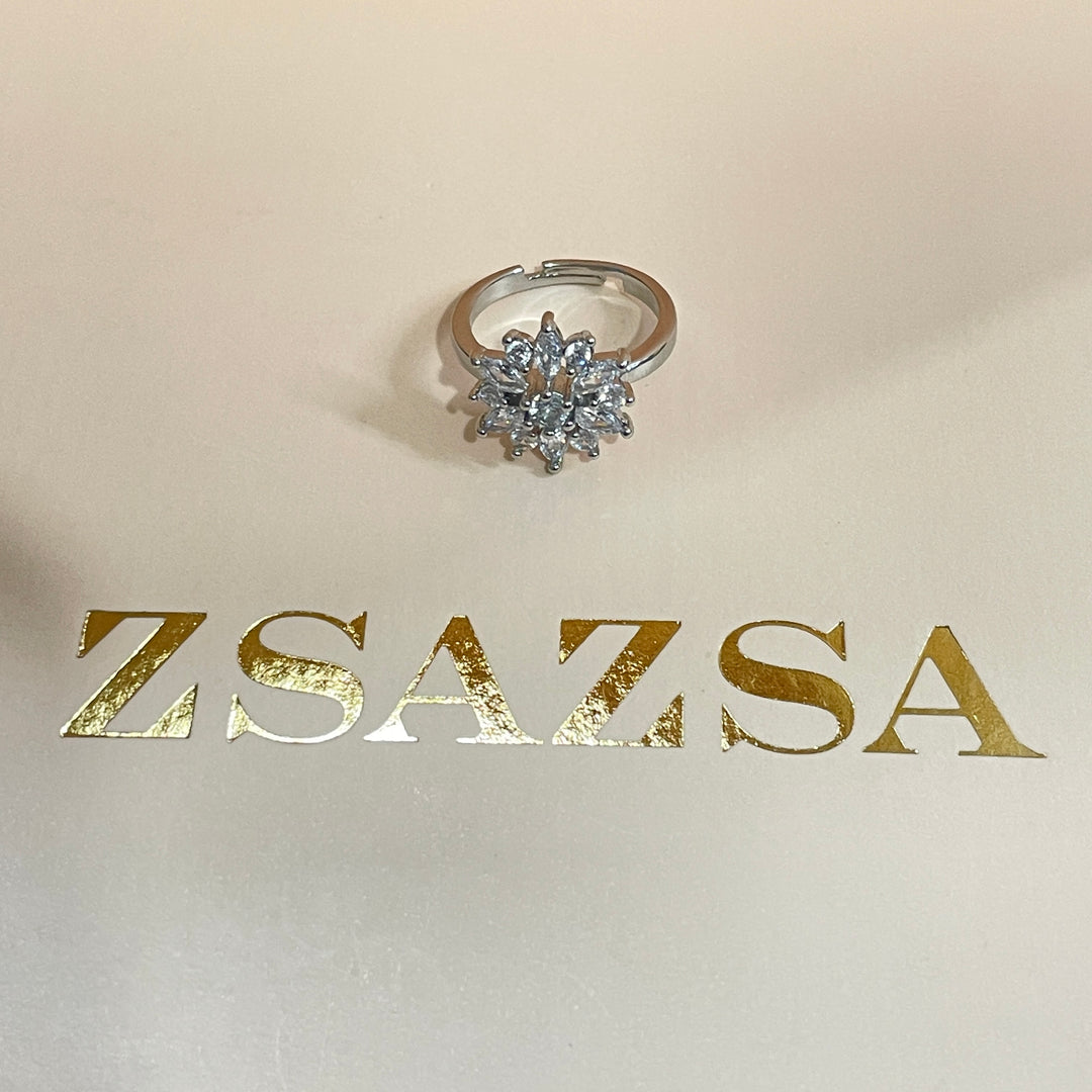 Zircone daisy flower ring in white gold plating
