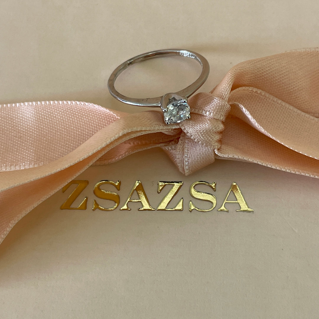 Zircone elegant solitaire ring in white gold plating