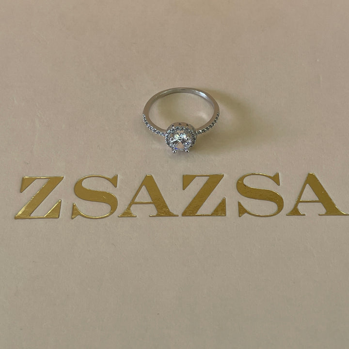 Zircone solitaire with small crystals ring in white gold plating