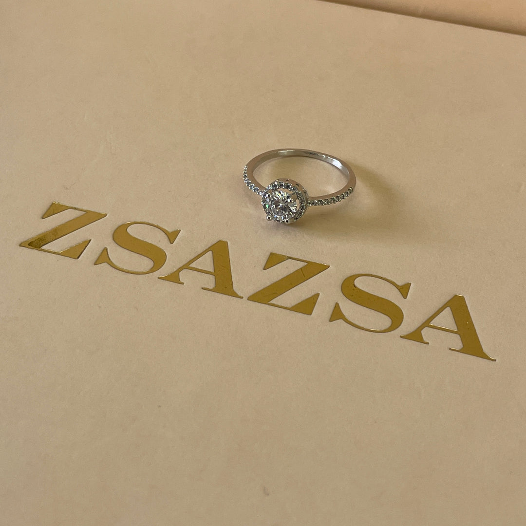 Zircone solitaire with small crystals ring in white gold plating