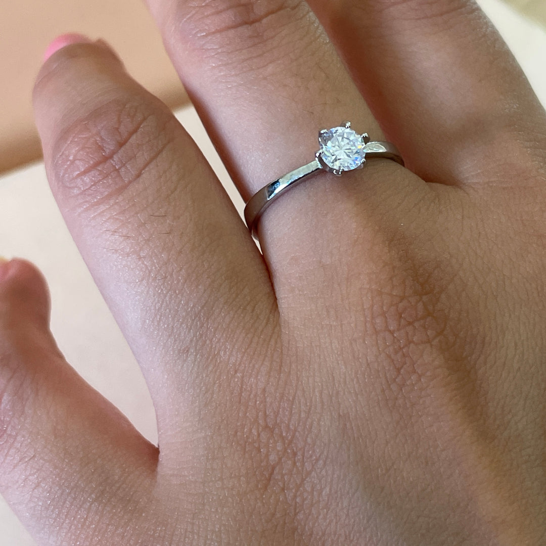 Zircone single solitaire  ring in white gold plating