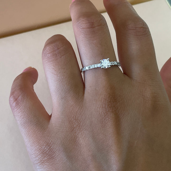 Zircone solitaire with small crystals ring in white gold plating