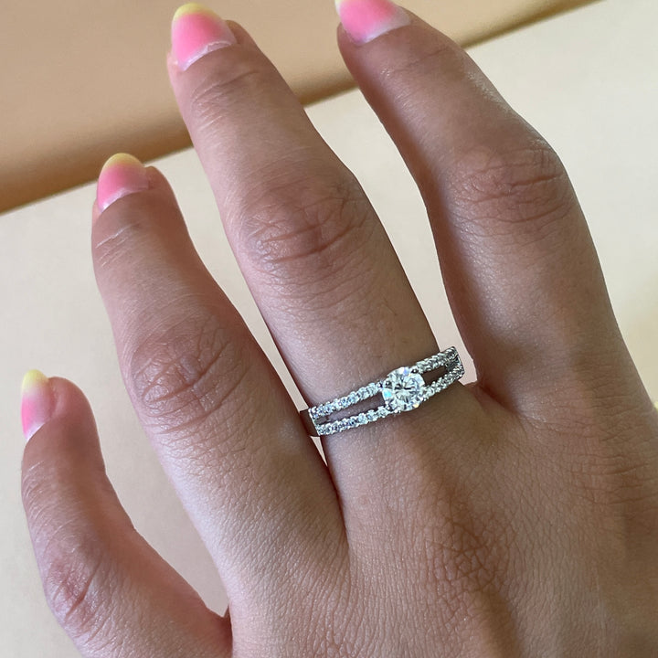 Zircone dainty two-row solitaire ring in white gold plating