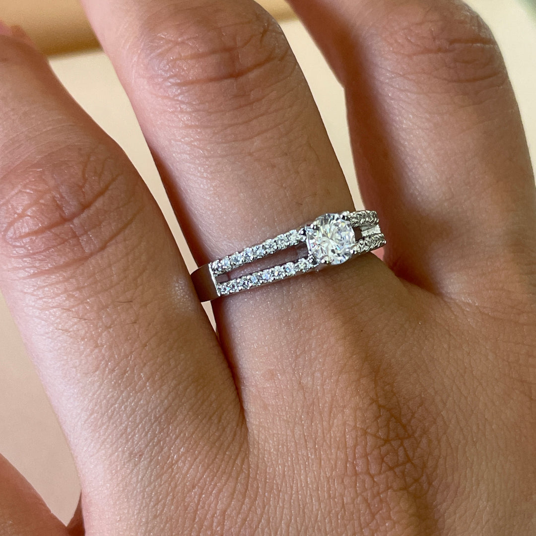 Zircone dainty two-row solitaire ring in white gold plating