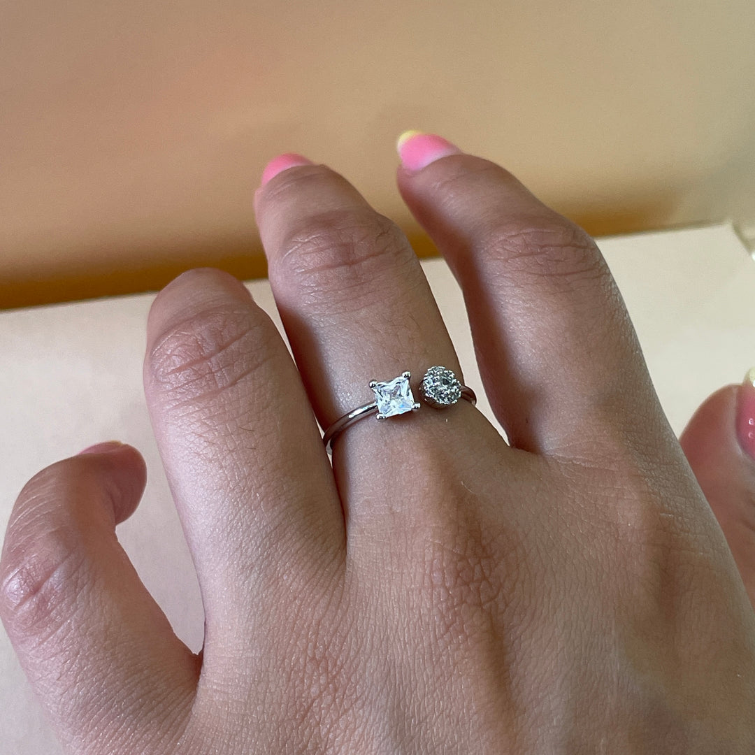Zircone two stone flower and square ring in white gold plating