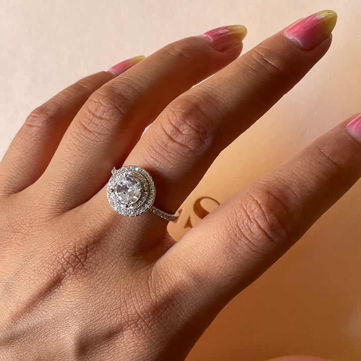 Zircone Large solitaire ring in white gold plating