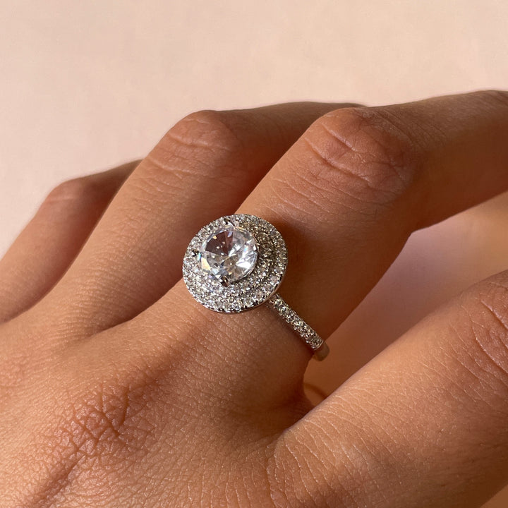Zircone Large solitaire ring in white gold plating