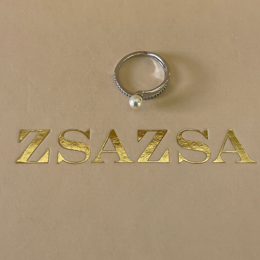 Silver pearl ring with overlapping stones in white gold plating