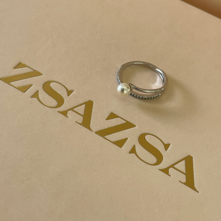 Silver pearl ring with overlapping stones in white gold plating