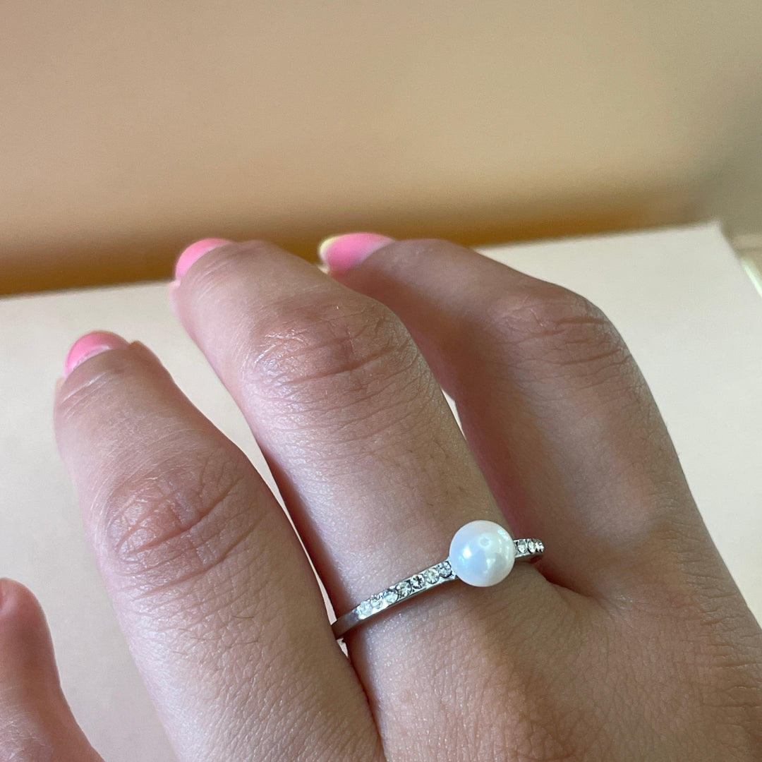 Silver pearl ring with dainty stones in white gold plating