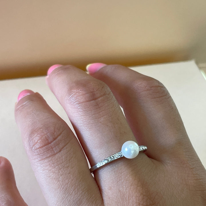 Silver pearl ring with dainty stones in white gold plating