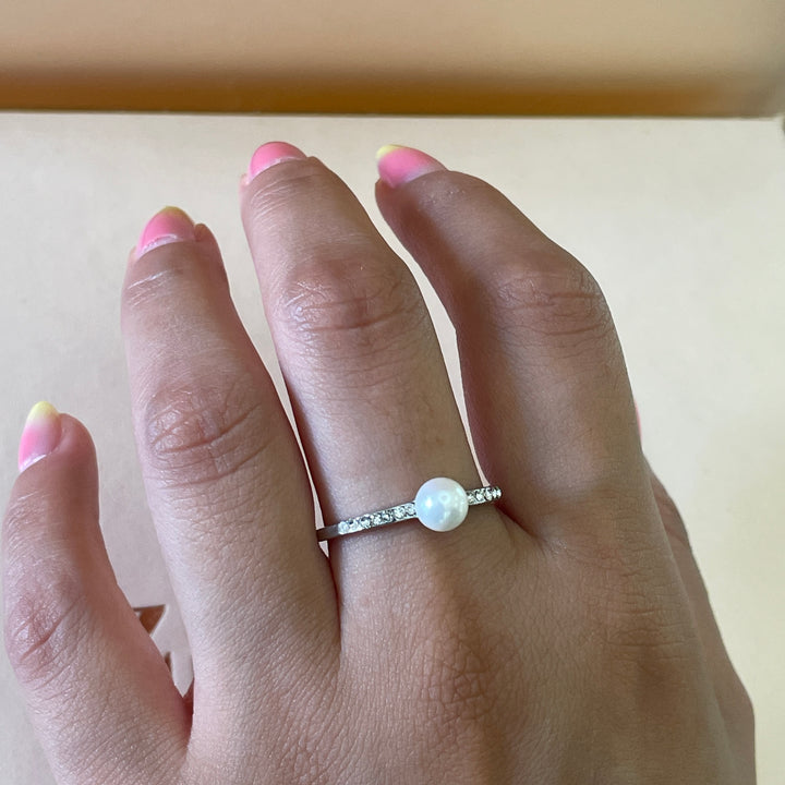 Silver pearl ring with dainty stones in white gold plating