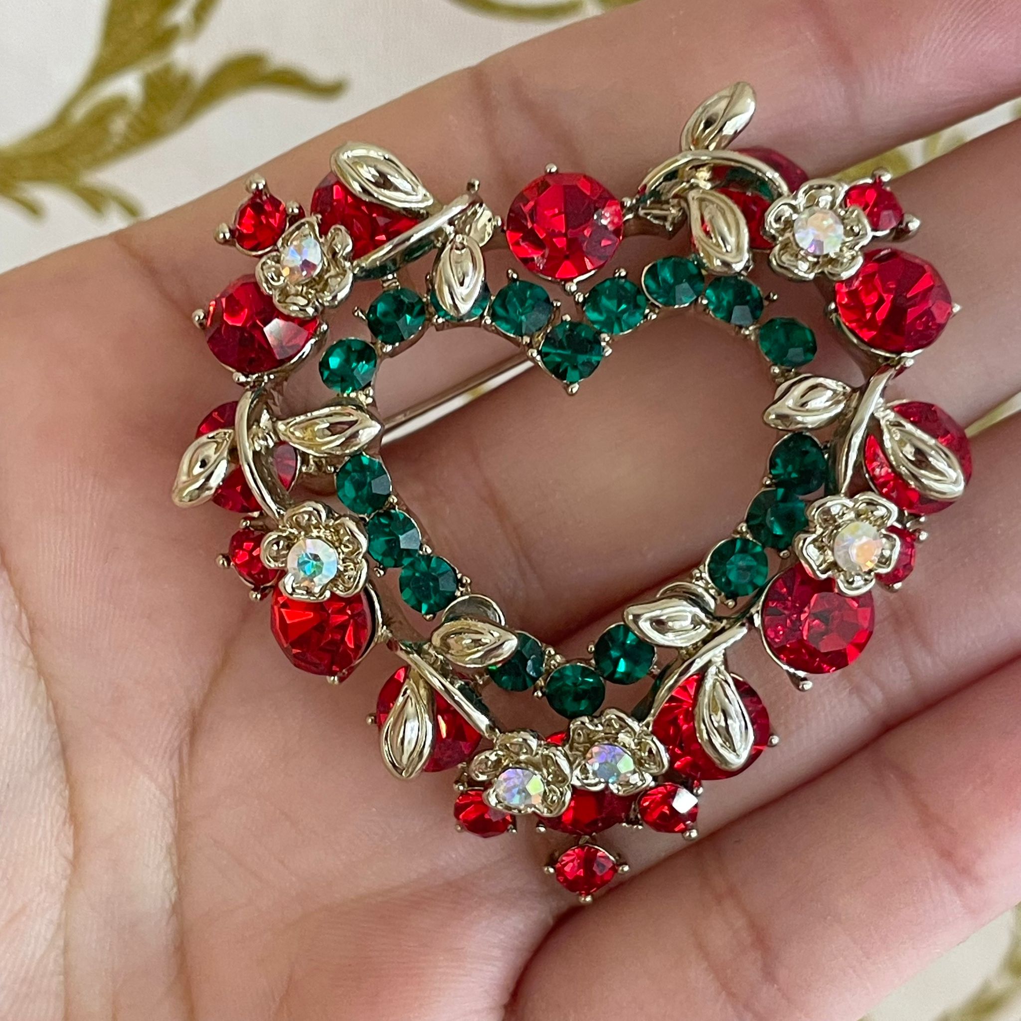 Christmas heart pin brooch