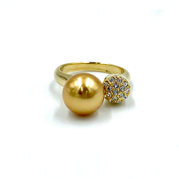 Elegant gold pearl set