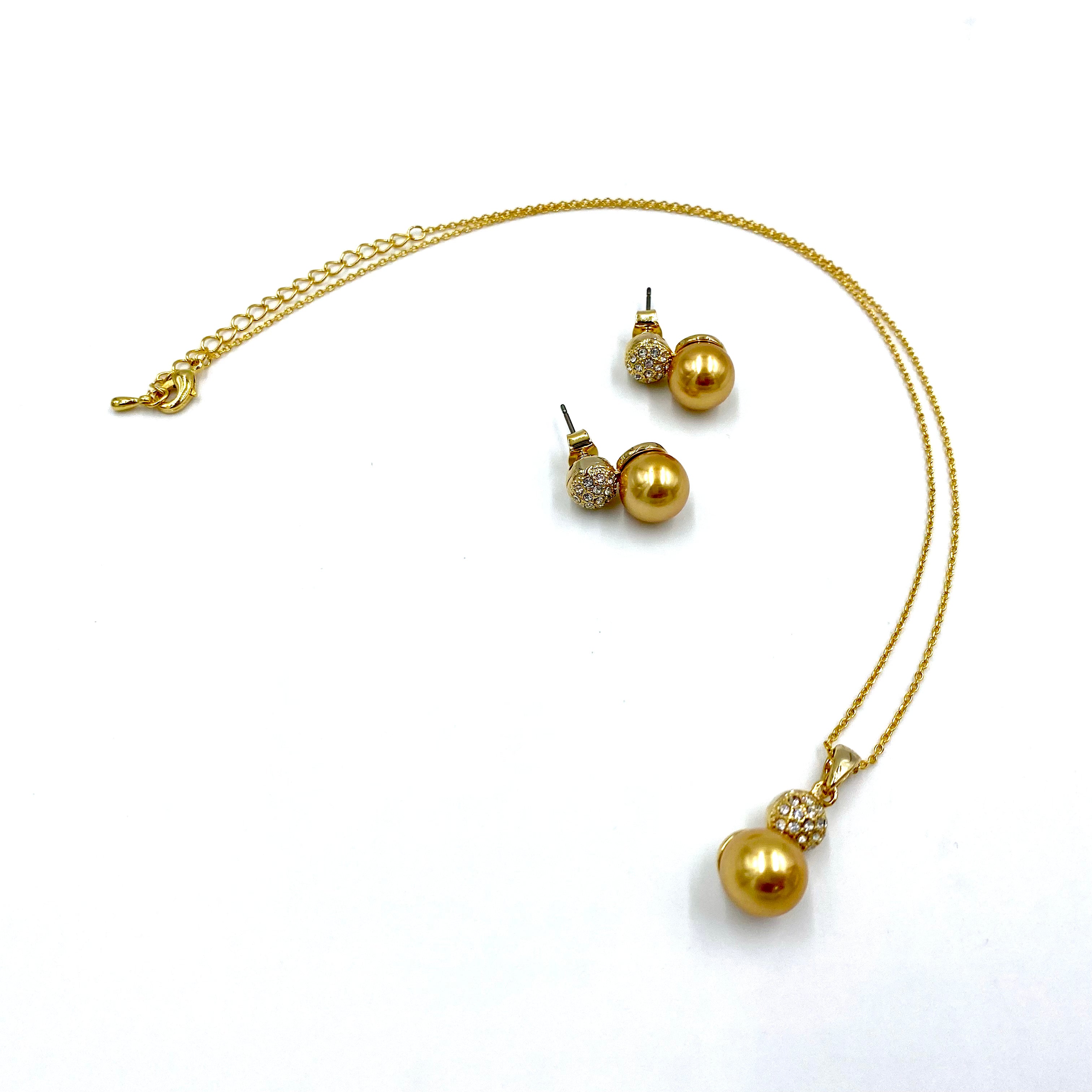 Elegant gold pearl set