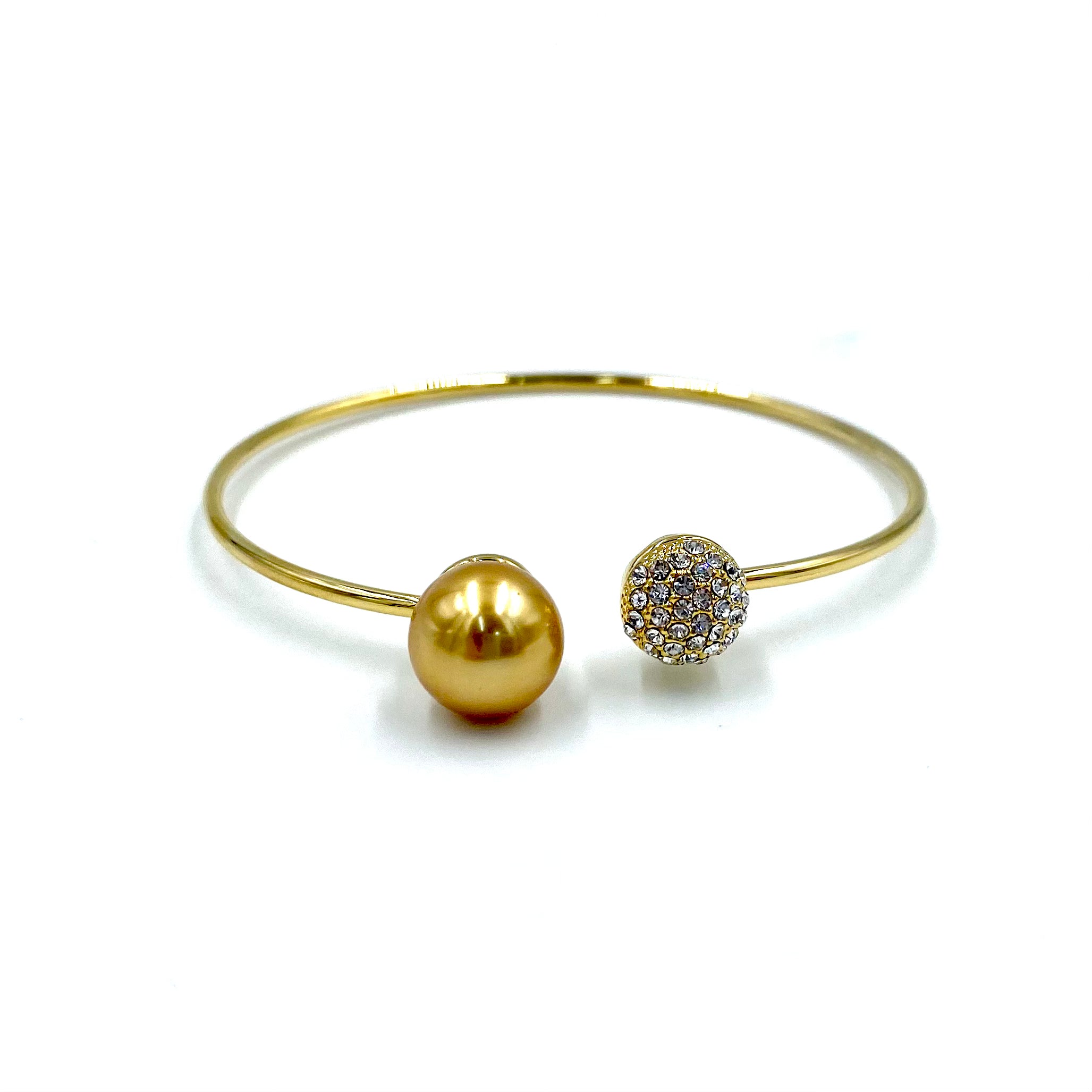 Elegant gold pearl set