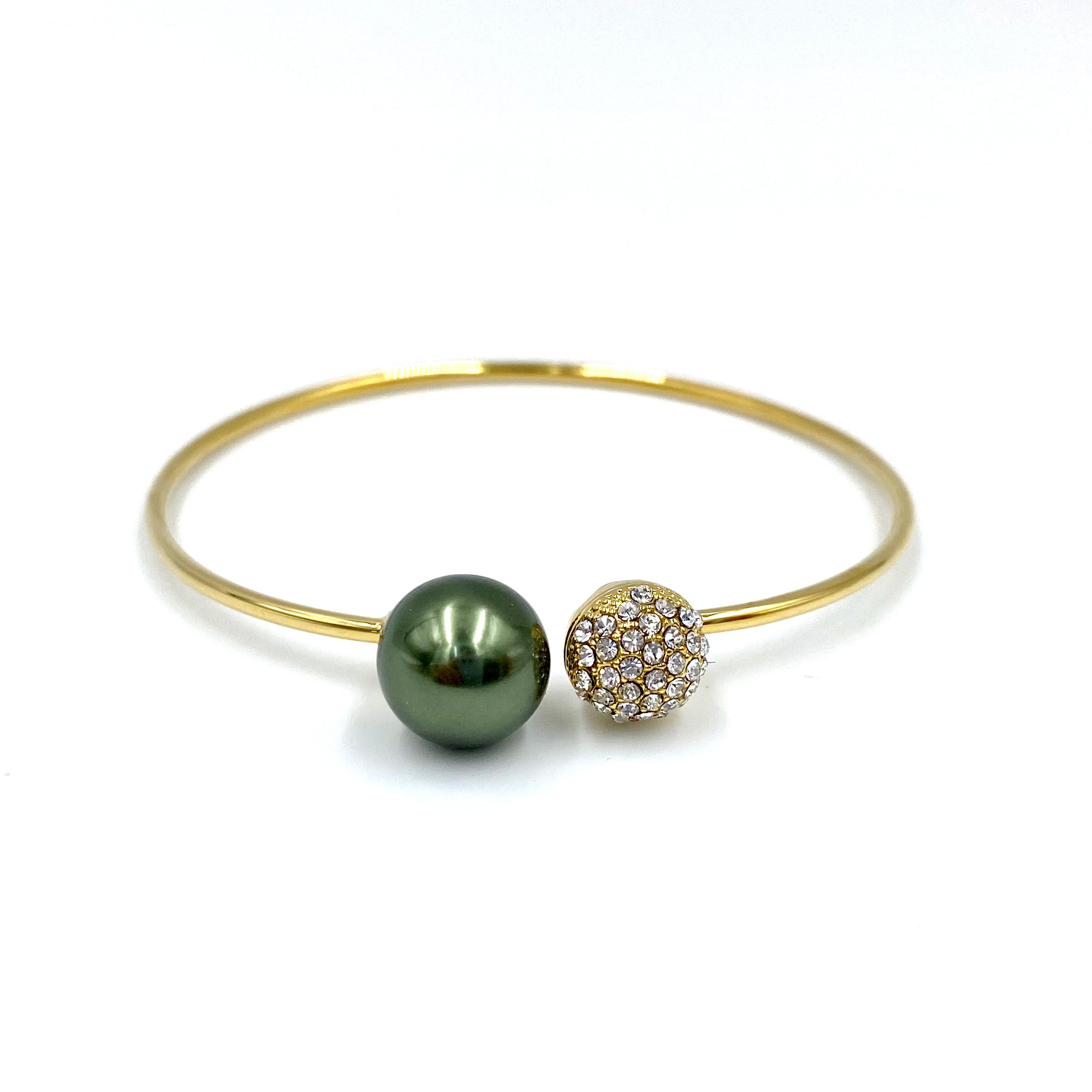Elegant green pearl set