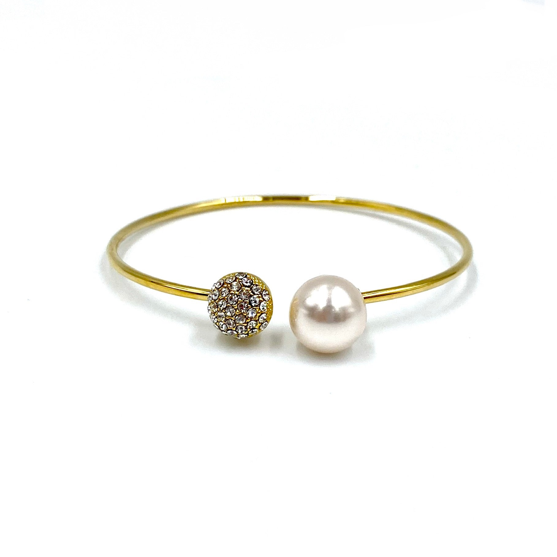 Elegant white pearl & gold set